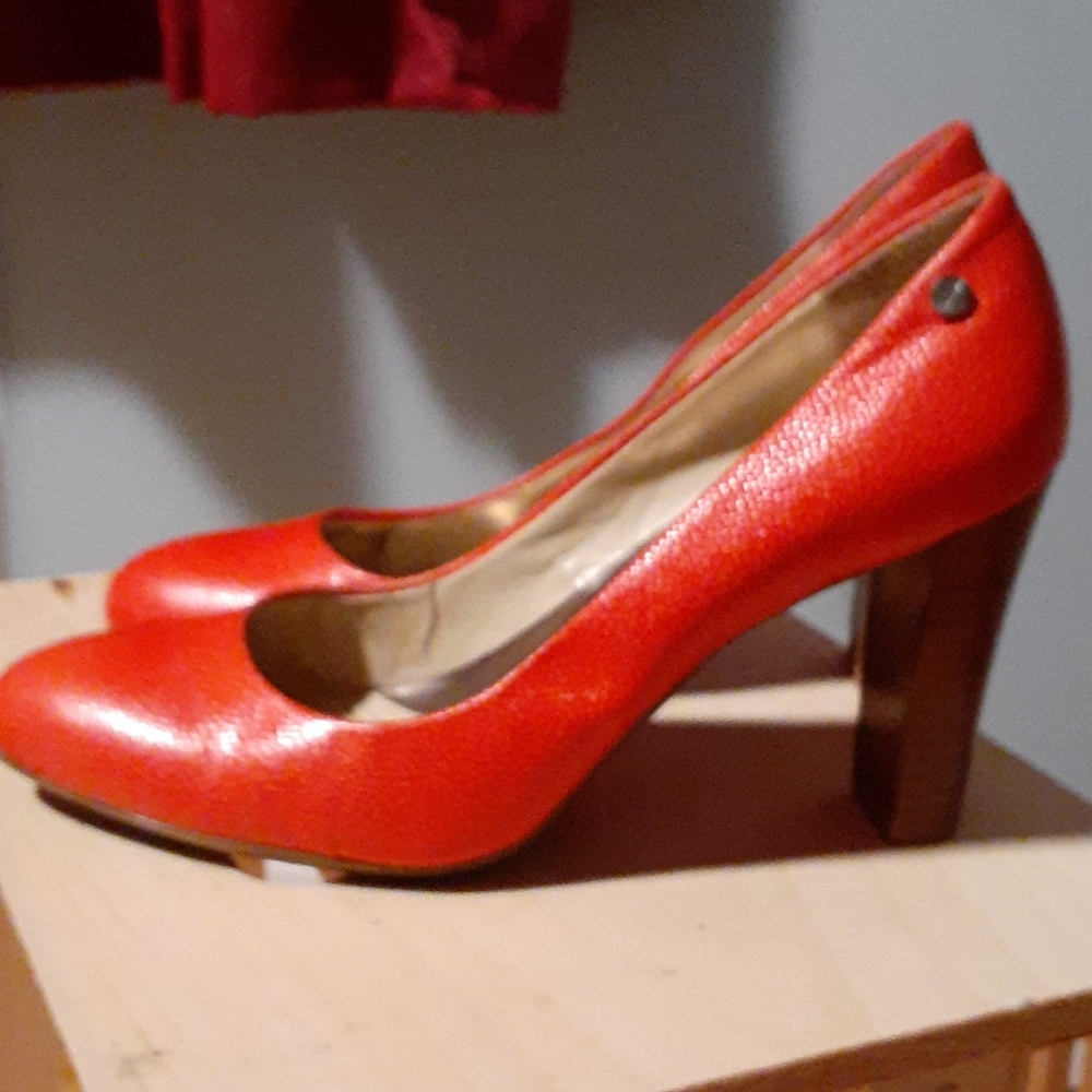 Shoes - Picture 2 of 3